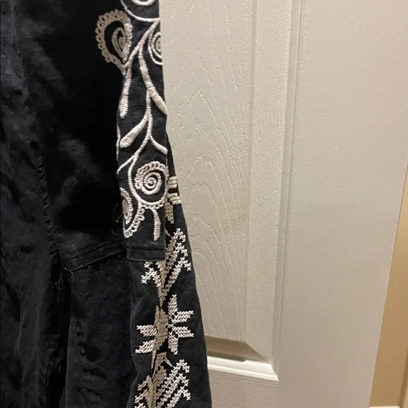 Johnny Was Black Embroidered pants - Picture 3 of 6